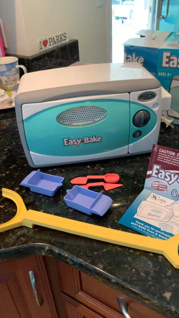 EASY BAKE OVEN & Snack Center Teal Model #35230 Hasbro w/ Accessories  $18.00 - PicClick