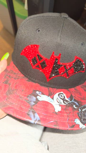 DC Comics | Accessories | Harley Quinn Dc Comics Swarovski  display picture 1