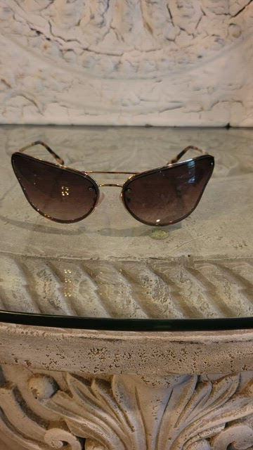 Prada | Accessories | Prada Spr74v Cat Eye Sunglasses  display picture 3