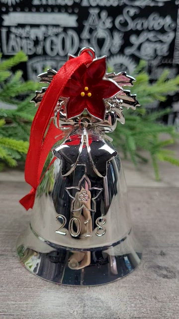Lenox | Holiday | Lenox 28 Annual Musical Silver Plated Bell  display picture 1
