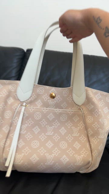 LOUIS VUITTON Beach Line Cabas-Ipanema PM Tote Bag Rose M95984, Women's  Fashion, Bags & Wallets, Tote Bags on Carousell