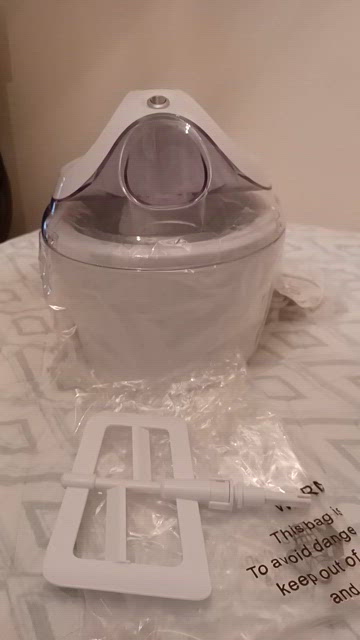 Savoureux Pro Line Portable Electric 1.5-qt Ice Cream Maker Model BL1380