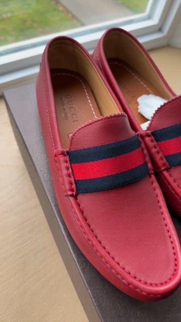 Men’s Gucci soft leather loafers with web design Authentic Brand New size 8 Men main image 4