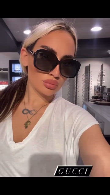Authentic New Gucci Grey Butterfly Ladies Sunglasses GG0950SA 001 Gucci | Accessories | New Original Gucci Grey Butterfly  main image 3