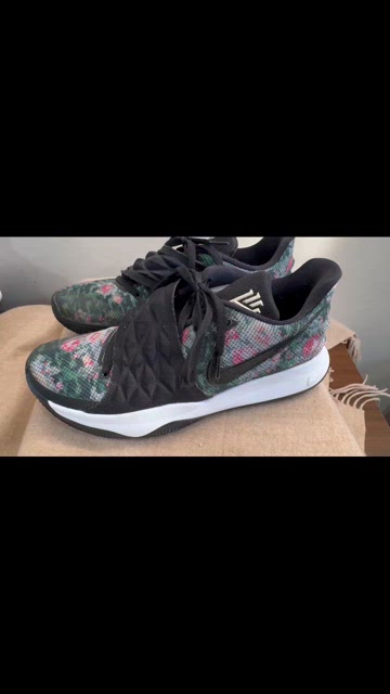 Nike Kyrie 2018 Low \'Floral\' Black Men\'s Size 10 (Barely Used) Nike | Shoes | Nike Kyrie 28 Low Floral Black Mens Size 10  main image 2