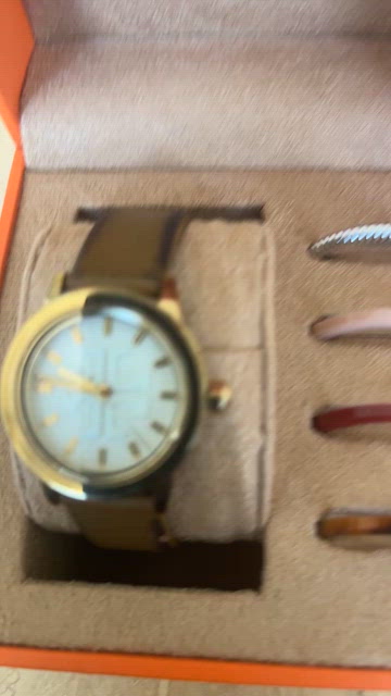 Tory Burch | Accessories | Tory Burch Gigi Leather Watch Top  display picture 3