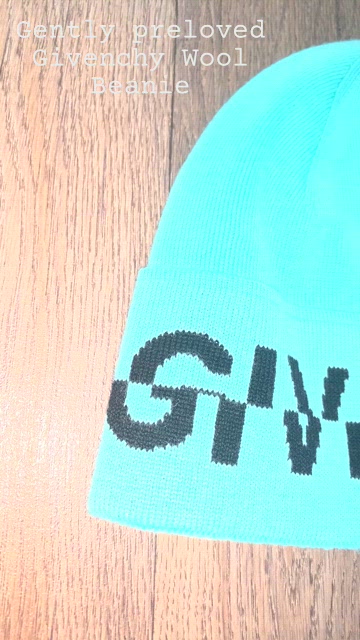 Givenchy | Accessories | Givenchy Adult Unisex Split Logo  display picture 1