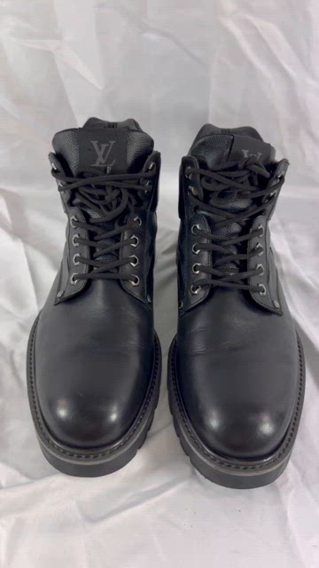 Louis Vuitton | Shoes | Louis Vuitton Black Leather  display picture 3