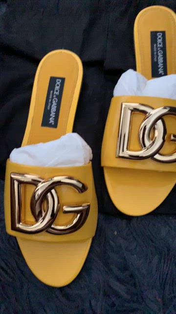 サンダル・ミュール DOLCE  GABBANA Women Sandals CR1608AR951 Yellow Patent leather sandals in Yellow for Women | Dolce&Gabbana® US