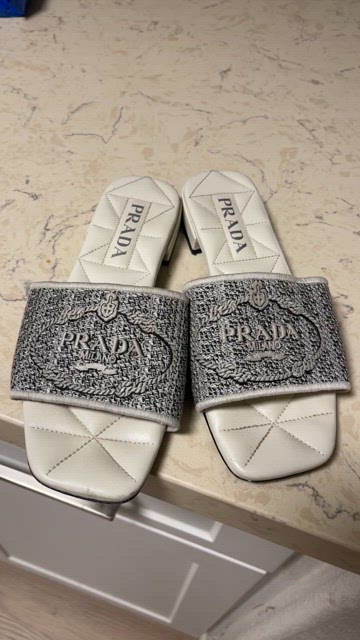 PRADA 37 1/2 24.0 ミュール サンダル ベージュ/XC43 Prada | Shoes | Prada Logo Bicolor Jacquard Slide Sandals