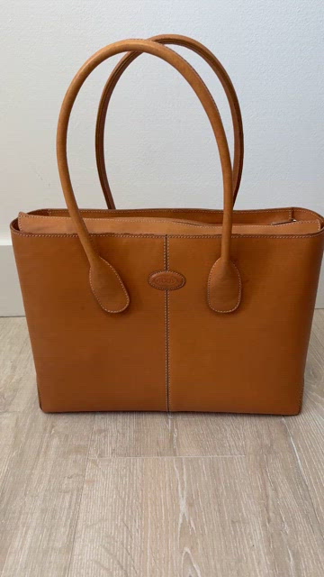 TODS Classic Handbag Tote sale Light brown / Camel Double Handle Leather Purse