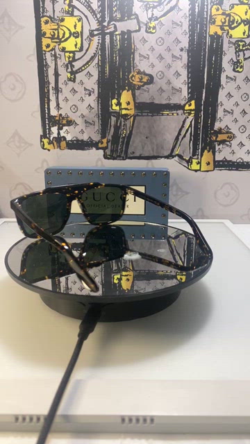 Gucci | Accessories | New Gucci Green Square Mens Sunglasses  display picture 1