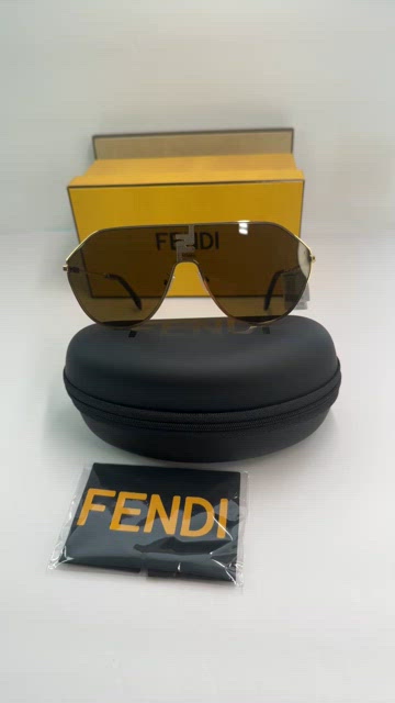 New Authentic Fendi Brown Pilot Unisex Sunglasses FE40080U 30E 65. Fendi | Accessories | New Authentic Fendi Brown Pilot Unisex  main image 2