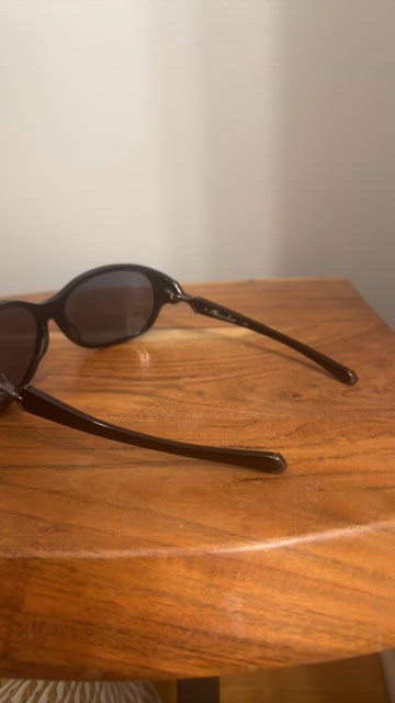 Oakley abandoned sunglasses no flaws comes with a soft dust case Soft Vault Sunglass Case Sunglasses | Oakley® | Official  main image 4