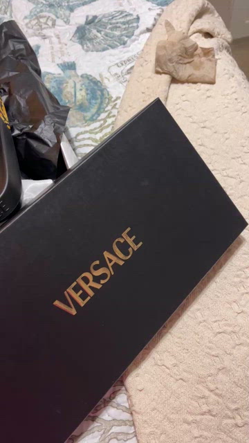 Versace | Accessories | Versace Barocco Print Rubber  display picture 1