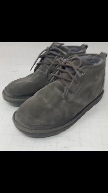 UGG Men 9 Gray Chukka Boots Suede Comfort EUC s/n 3236 UGG M/3236 M Neumel Grey Suede Men main image 2