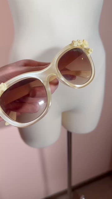 Vintage 90 Y2K Esprit Cream white retro Floral Coquette Girl feminine Sunglasses Vintage Sunglasses 1990s Floating Lens New Old Stock Y2K  main image 4