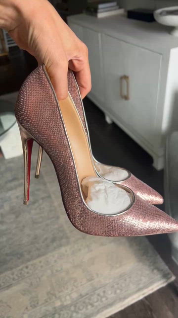 Christian Louboutin ピンクベージュ ハイヒール37.5 Christian Louboutin ピンクベージュ ハイヒール37.5 Christian