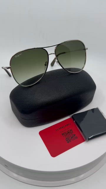 New! Salvatore Ferragamo Gold/Green Oversized Aviator Sunglasses with Case Salvatore Ferragamo | Accessories | New Salvatore Ferragamo  main image 2